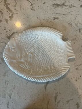 Style Eyes by Baum Bros Embossed Fish Platter 12x9 in white